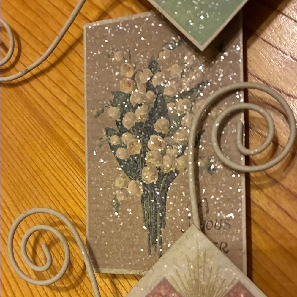 Decorative Easter Wreath with Vintage Looking Easter Cards